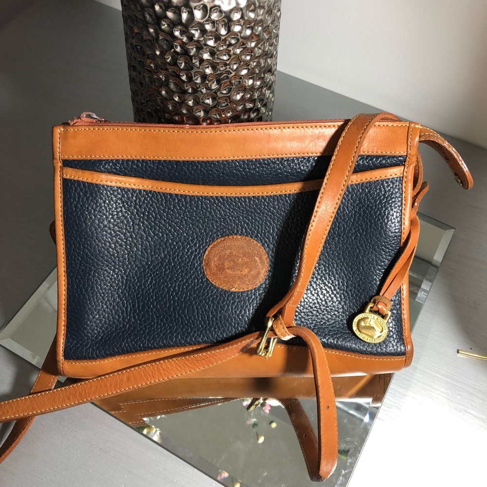 Classic Dooney & Bourke cross body bag